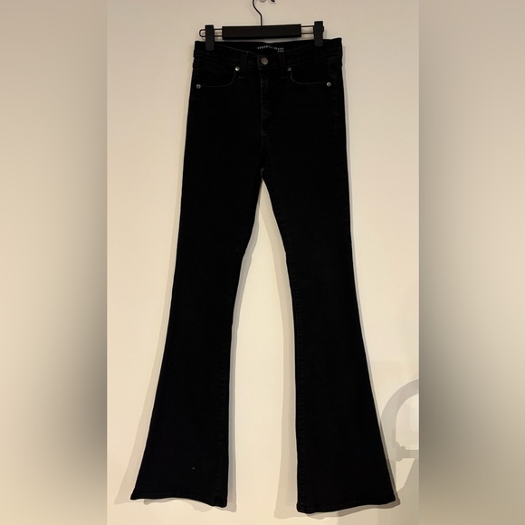 Elegant Black Flare Jeans - Picture 4 of 11